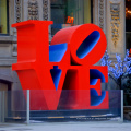 grandes esculturas ao ar livre metal artesanato robert indiana escultura amor